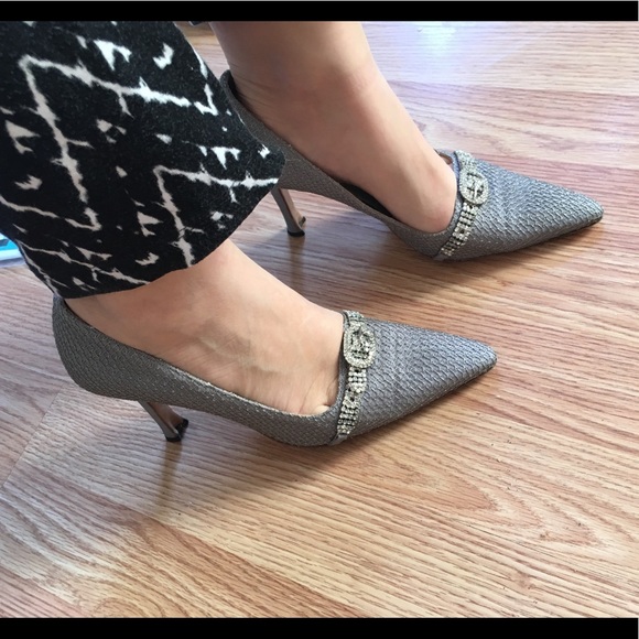 Vintage Manolo Blahnik Silver Pointed Heels - Picture 2 of 5